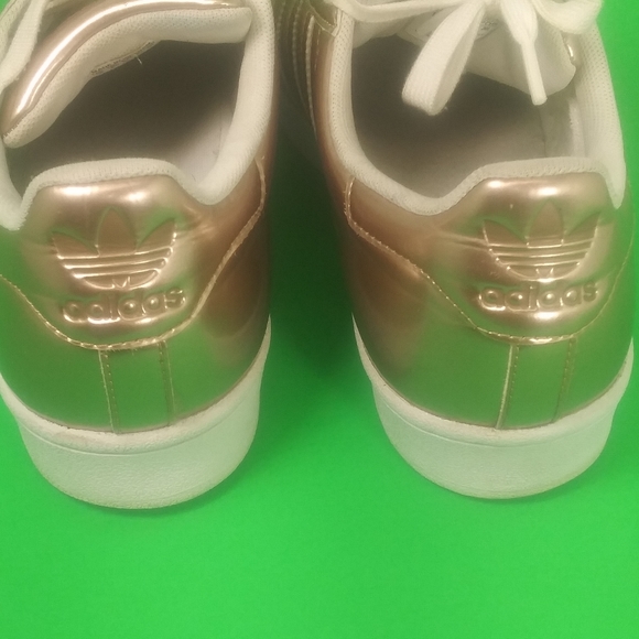 Adidas Women's Shell Toe sneakers Disney satin hat - Picture 7 of 8